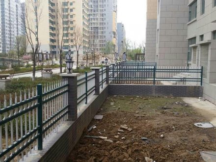 小區(qū)鋅鋼護(hù)欄為啥都在用這種？