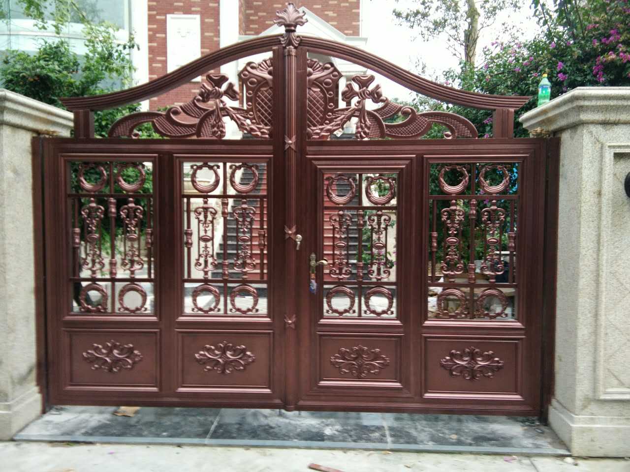 濟(jì)南鋁藝大門選安誠，精致耐用