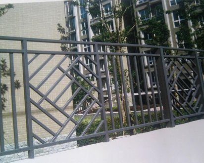 鐵藝護(hù)欄定做廠家那個好